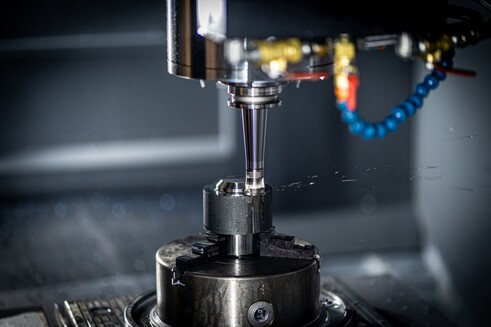 Precision CNC milling of metal components